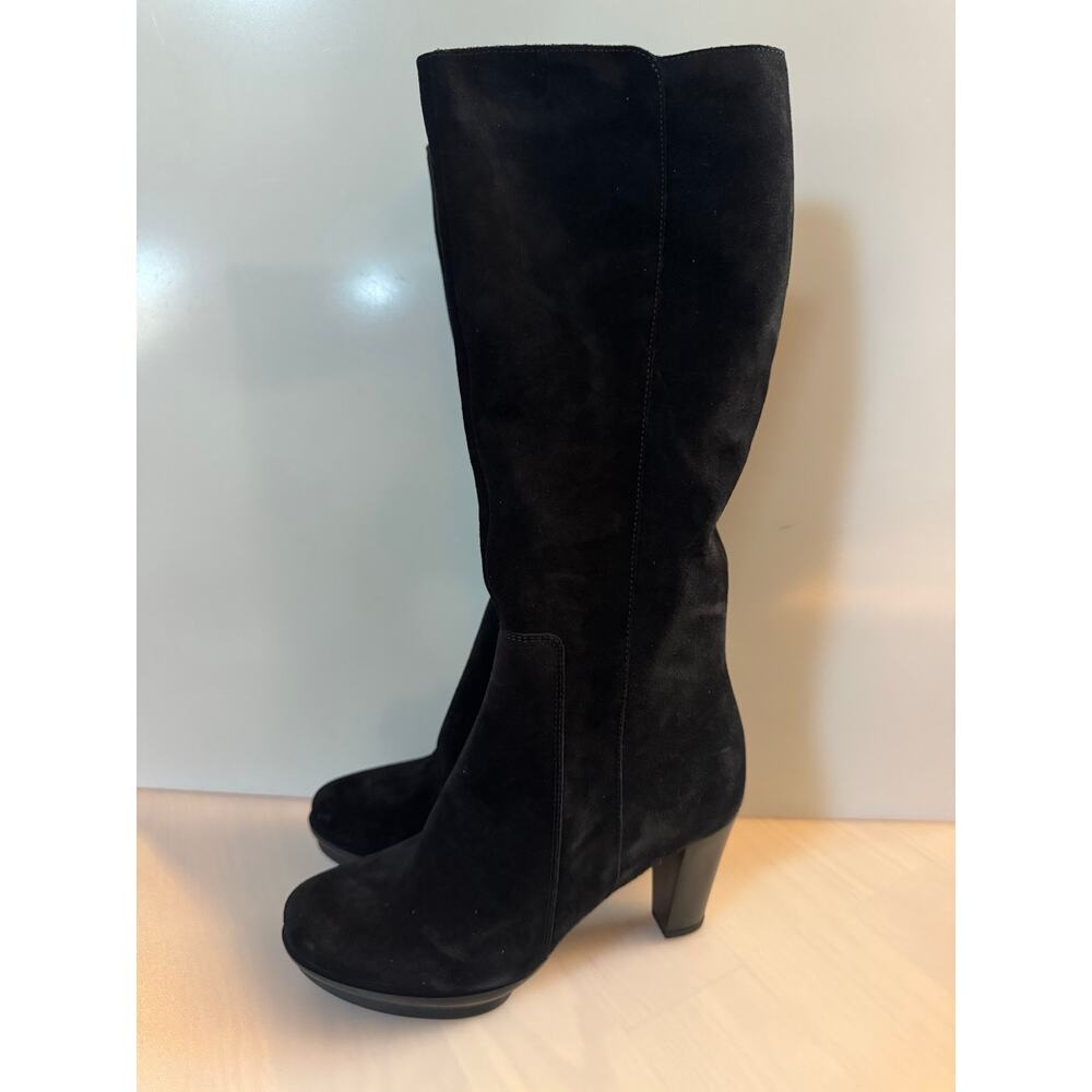 La Canadienne Leif Waterproof
Boot In black women’s size 10 $390.00 retail price - Picture 2 of 7